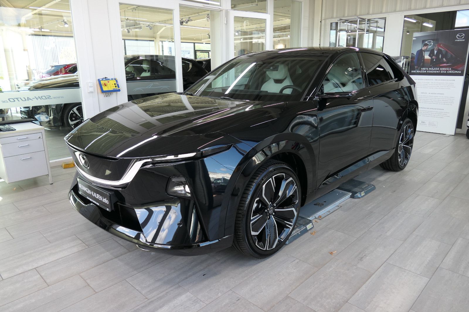 Mazda CX 6e Takumi-Plus sofort Ation bis 30.09. imagem 3