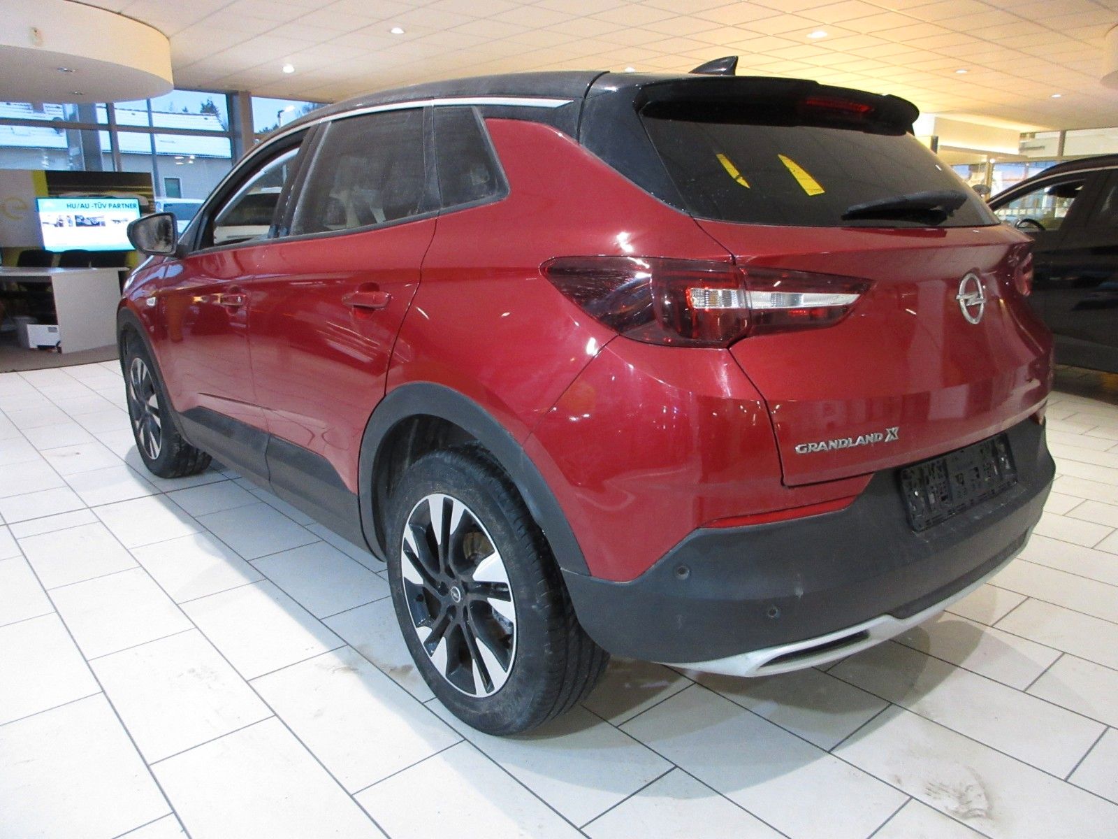 Fahrzeugabbildung Opel Grandland X 1.2T ULTIMATE LED/NAVI/SHZ/LHZ/CAM