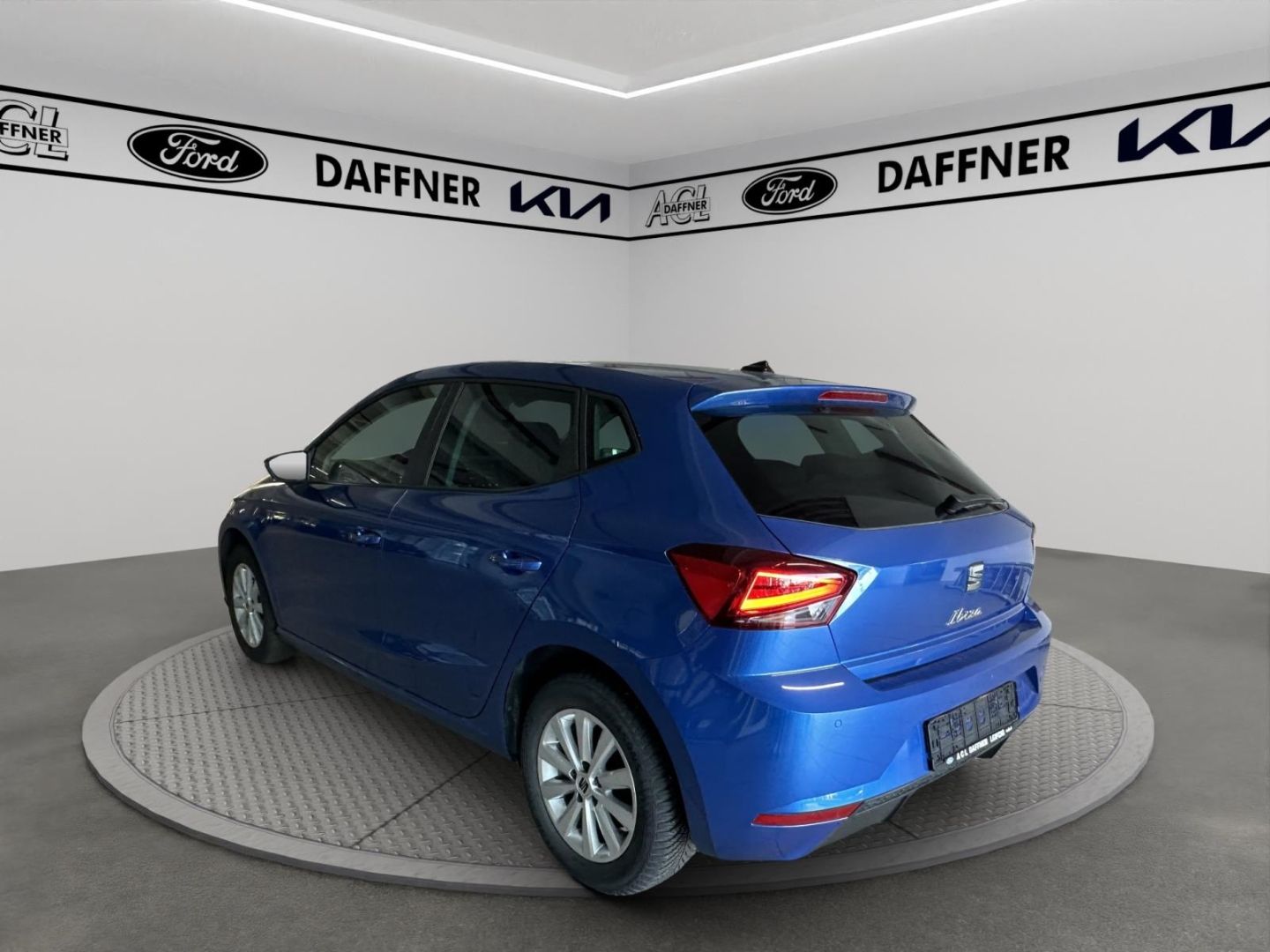 Fahrzeugabbildung SEAT Ibiza Navi Digitales Cockpit LED Apple CarPlay A