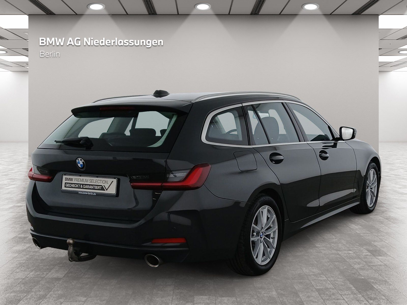 BMW 320i Touring Standheizung Navi AHK PDC LED foto 2