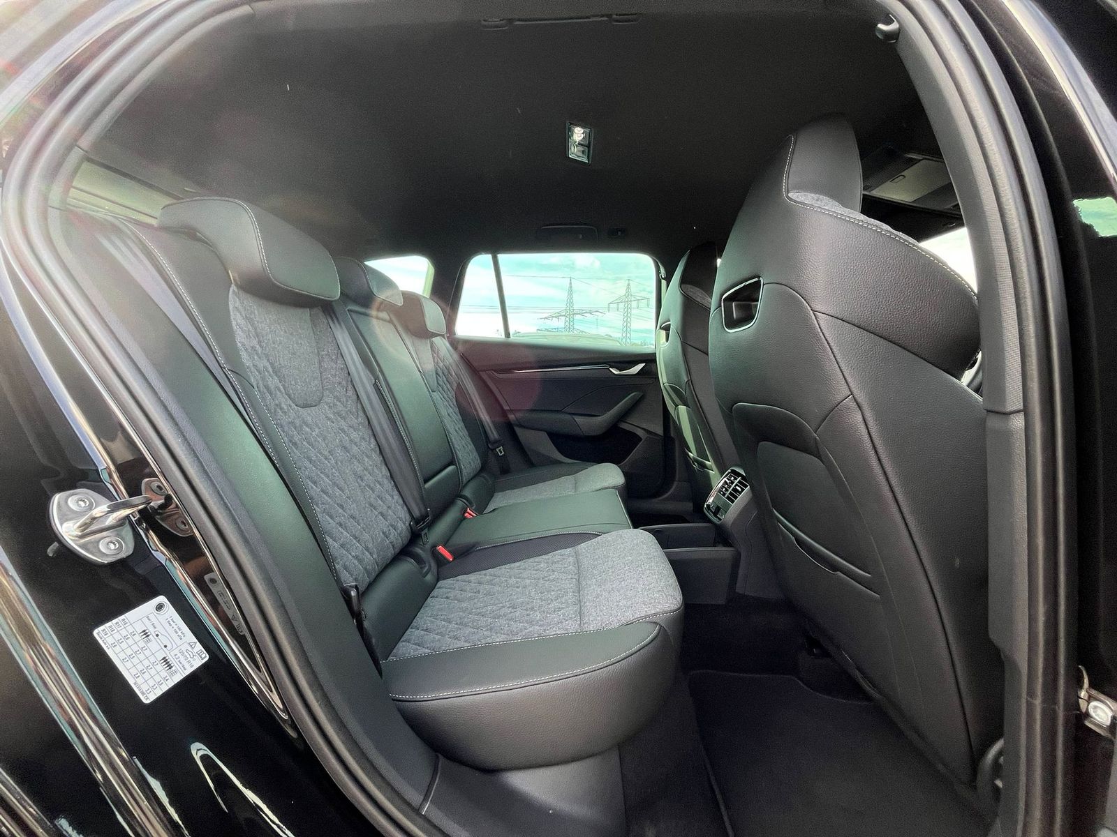 Imagen del vehículo: SKODA Octavia 2.0 TDI Sportline DSG MATRIX*INVIERNO*5 años