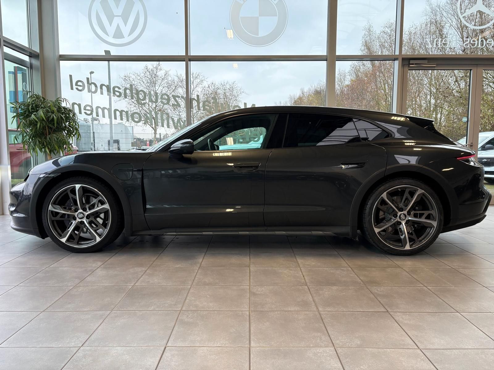 Fahrzeugabbildung Porsche Taycan Cross Turismo 4 performance 93 kwh