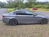BMW 550 M550i xDrive A - - graue BMW 550