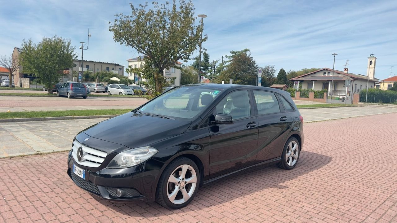 Mercedes B 180 - 1