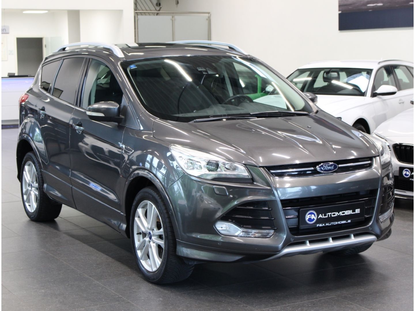 Fahrzeugabbildung Ford Kuga Individual 2.0 TDCi *AHK*Pano*Klima*