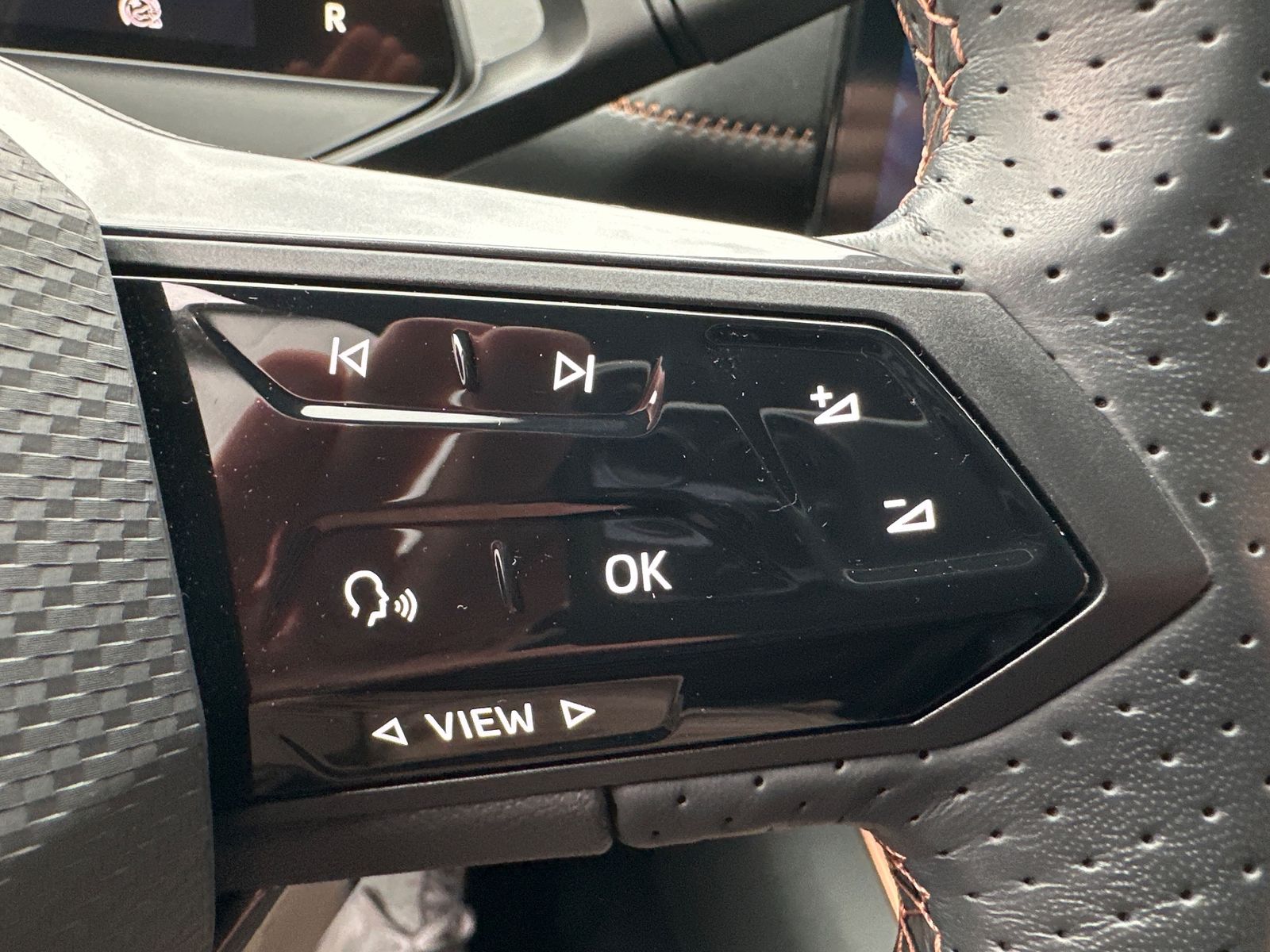 Fahrzeugabbildung CUPRA Born 150KW NAV+LED+KEYLESS+PDC+DAB+18ZOLL+58kWh