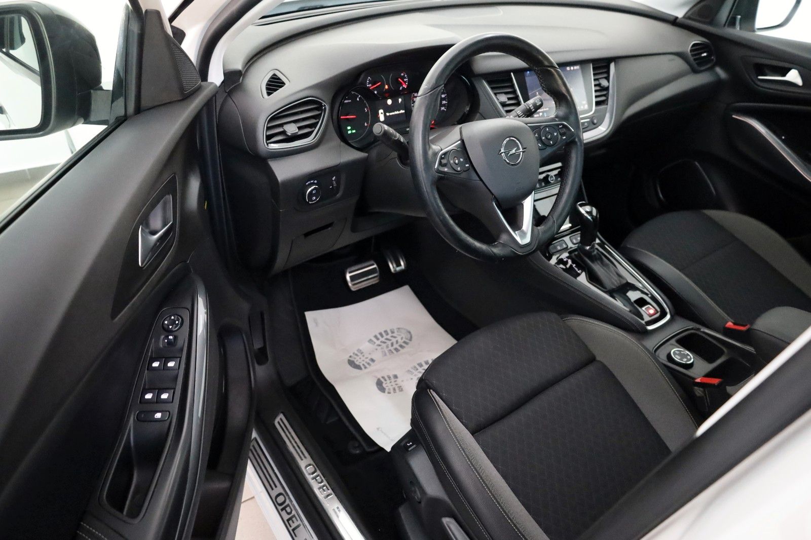 Fahrzeugabbildung Opel Grandland(X) TLeder,Navi,LED,Panorama,Kamera,AHK
