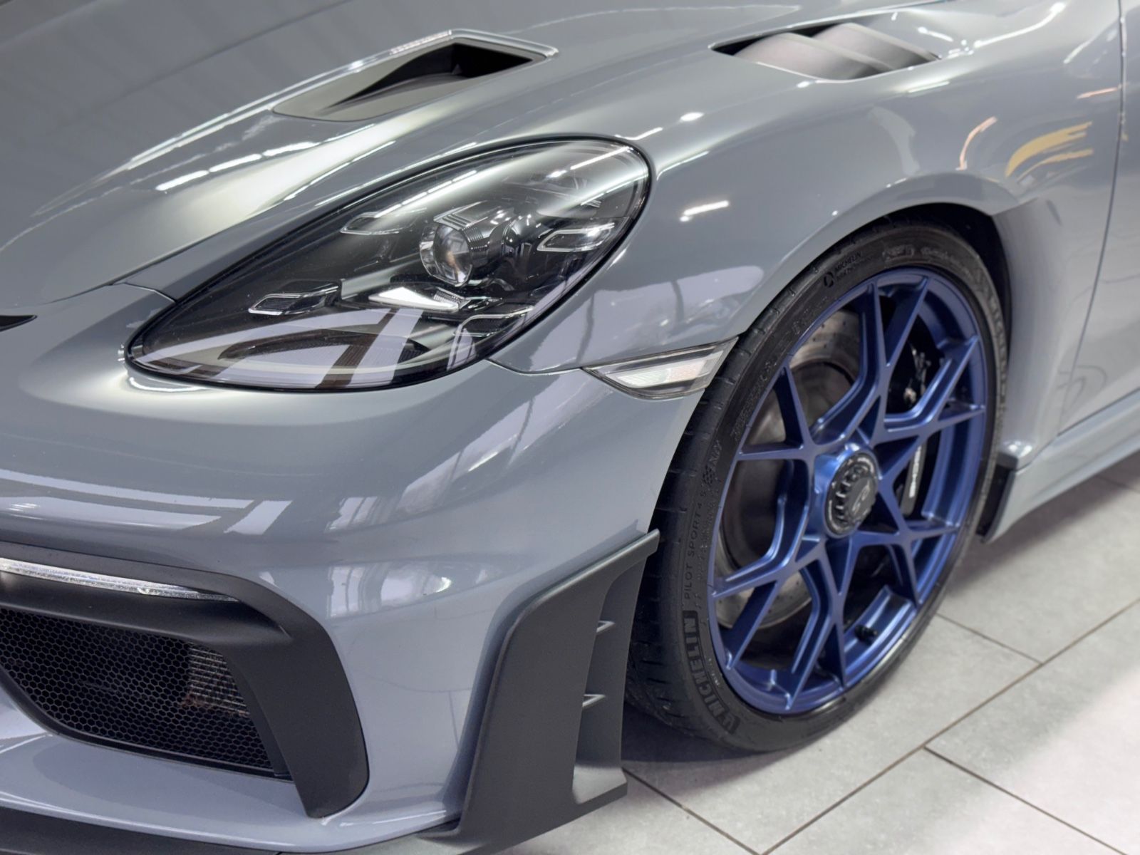 Fahrzeugabbildung Porsche Cayman GT4 RS |CLUBSPORT-PAKET|SPORT-CHRONO|