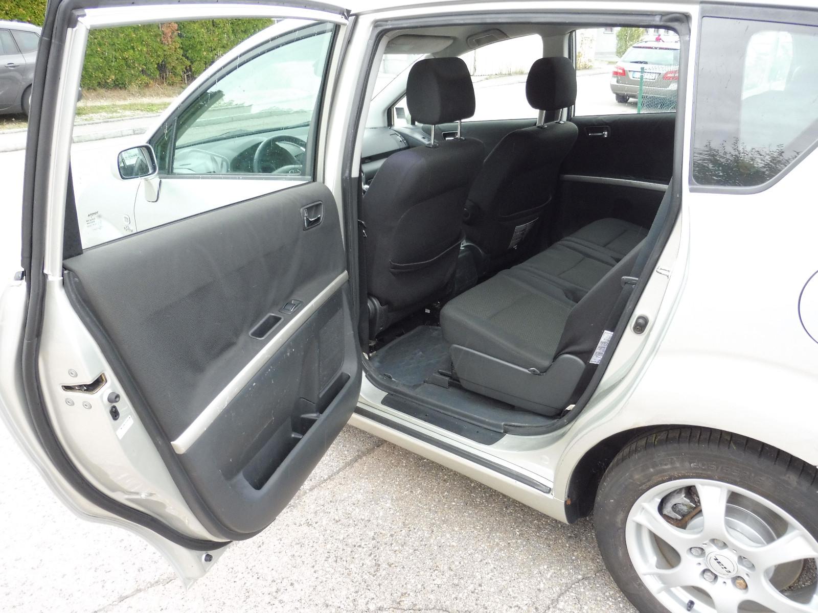 Toyota Corolla Verso 2004 — photo 13
