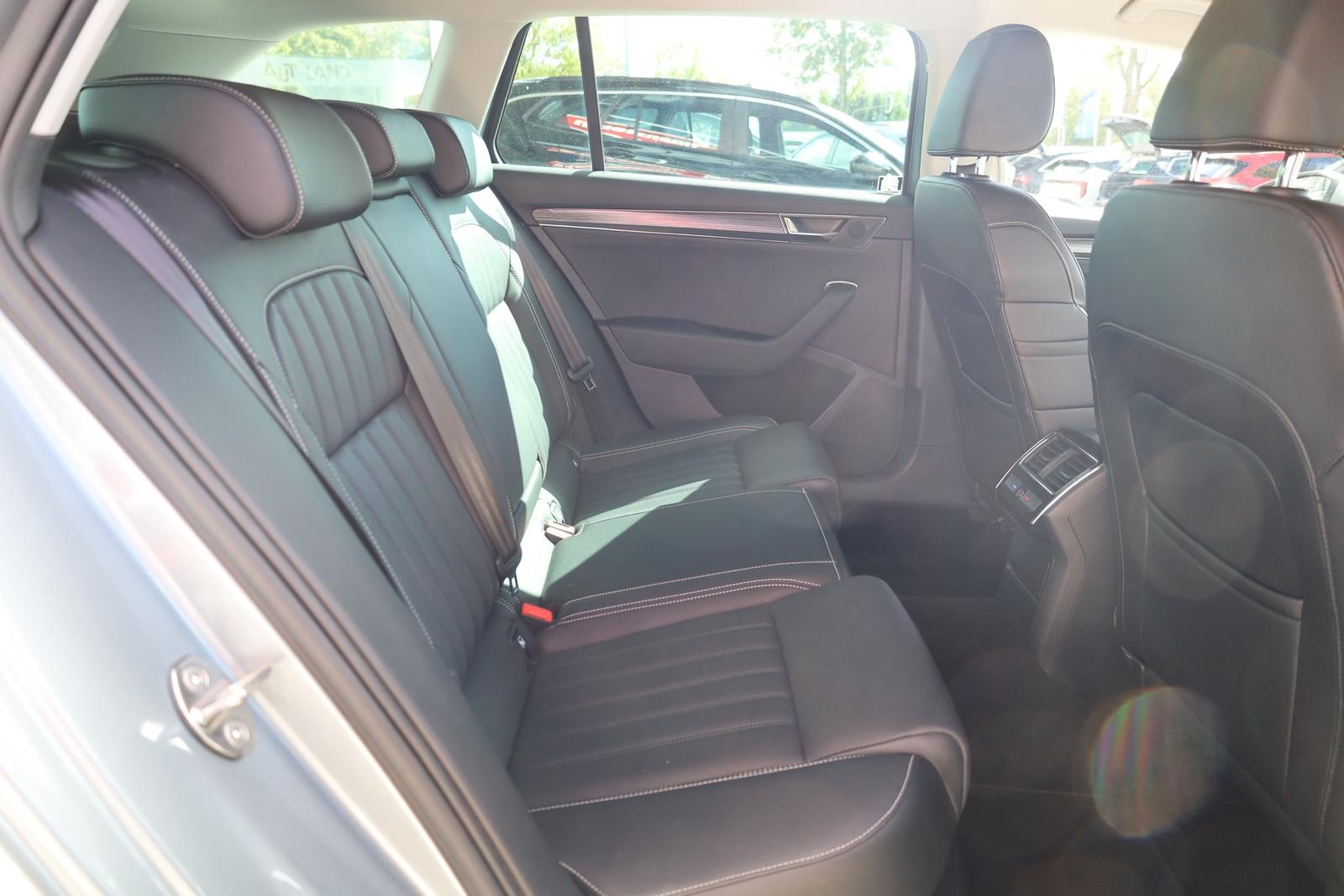 Skoda Superb Combi 2.0 TDI LED AHK Leder Navi Memory