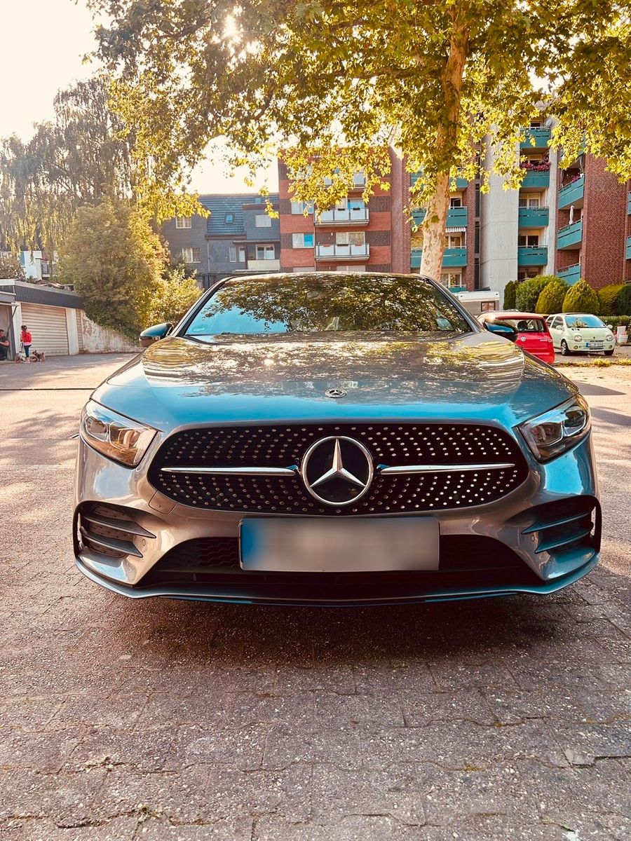 MERCEDES-BENZ Mercedes-Benz A 200 AMG Line Night Paket