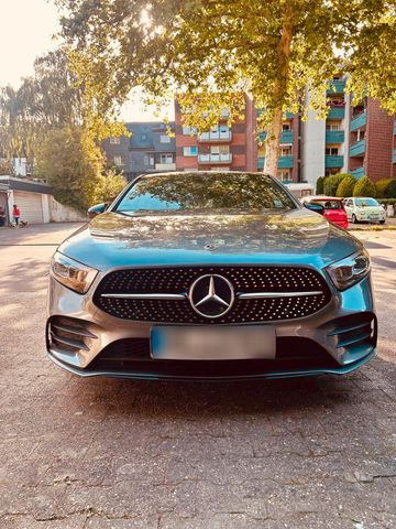 MERCEDES-BENZ Mercedes-Benz A 200 AMG Line Night Paket