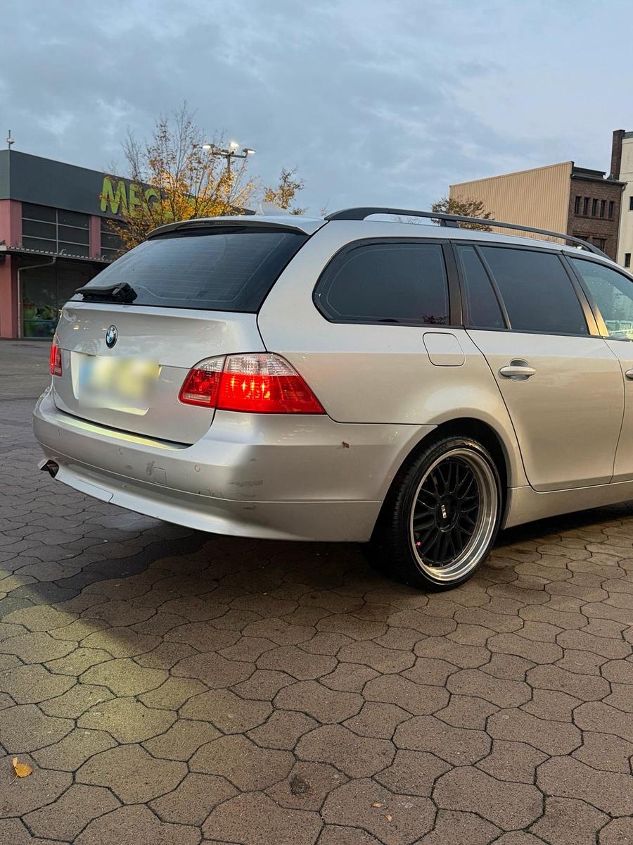 BMW 530 2005 — салон