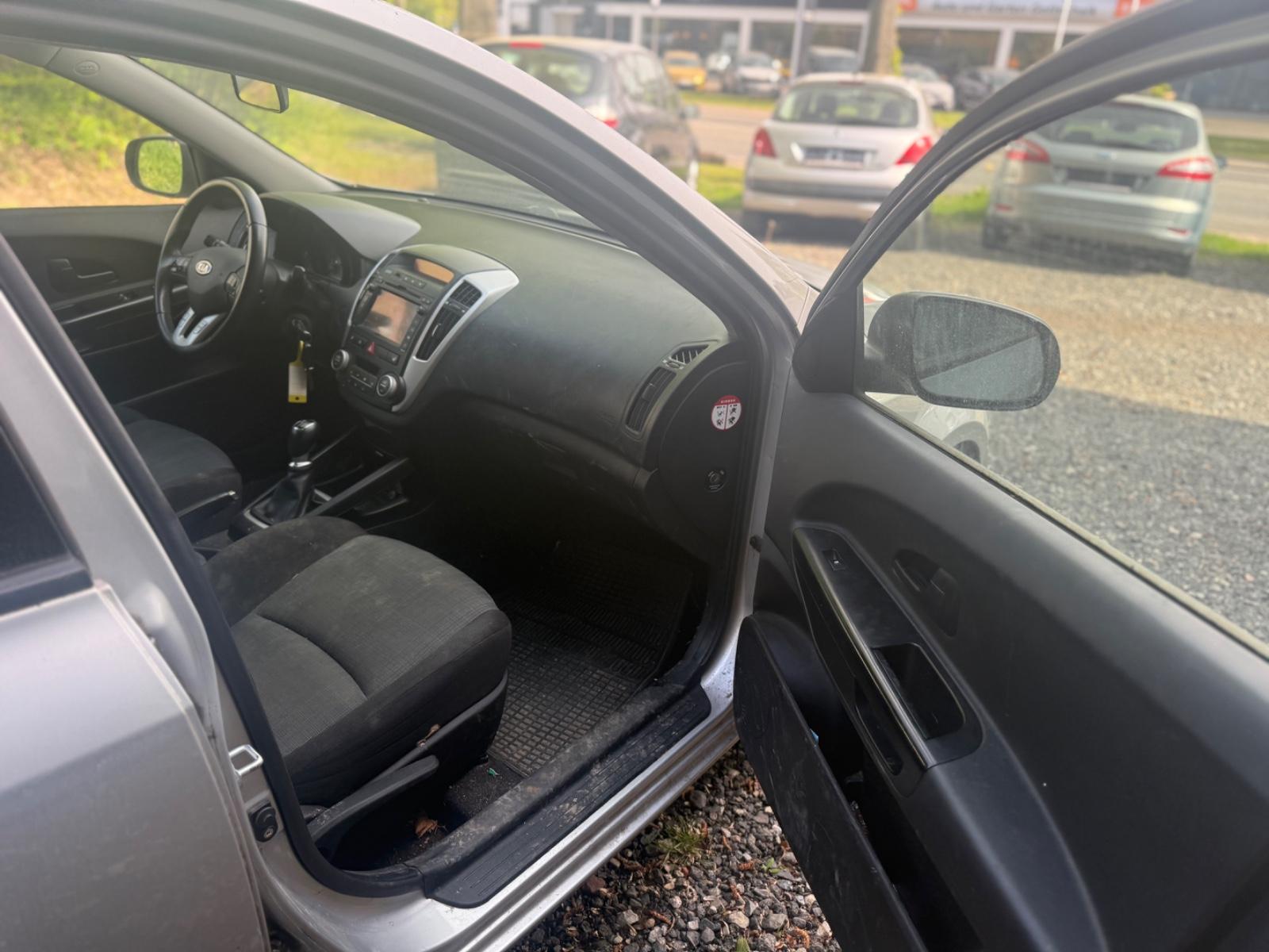 Kia cee'd 2012 — photo 5