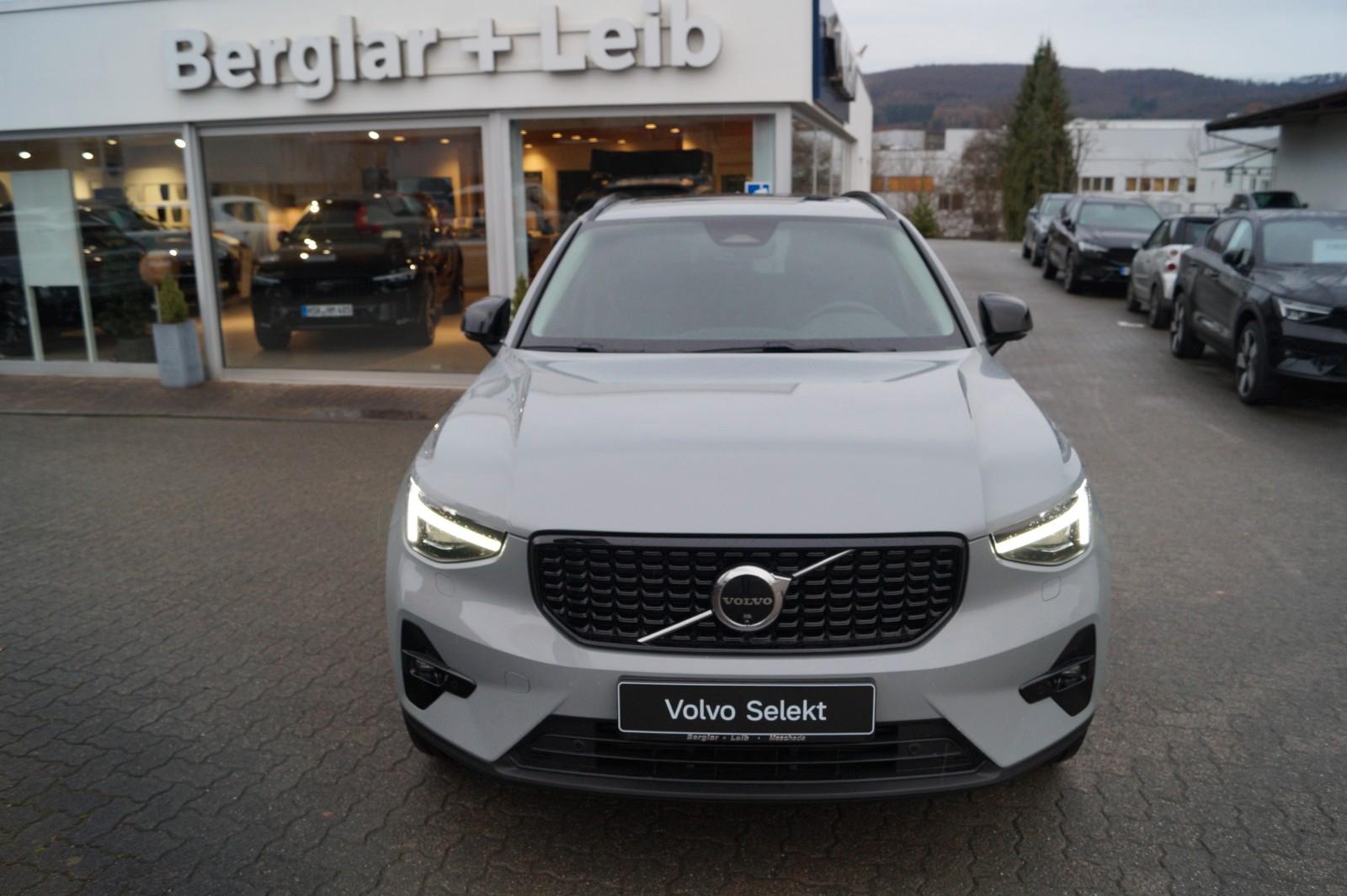 Volvo XC40 B3 Benzin 2WD Plus Dark DKG/Leder/Panorama