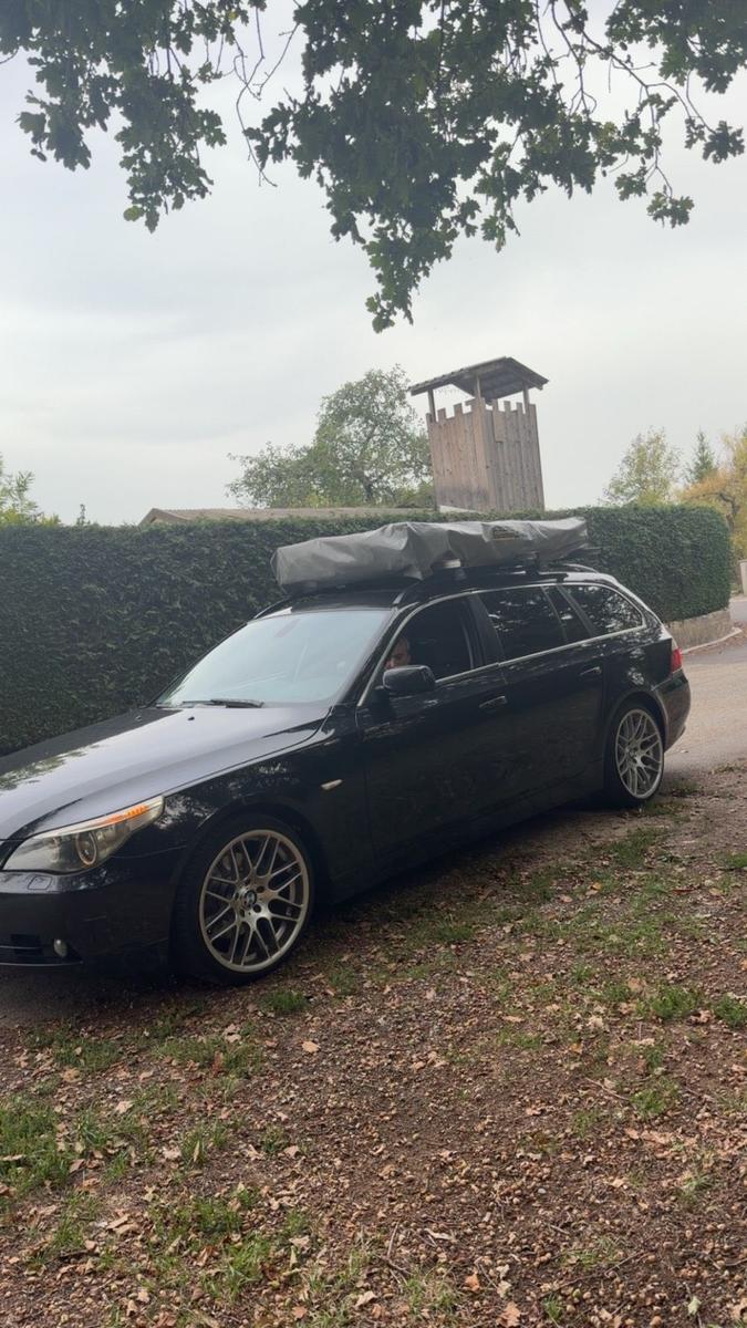BMW 530 2004 — rear view