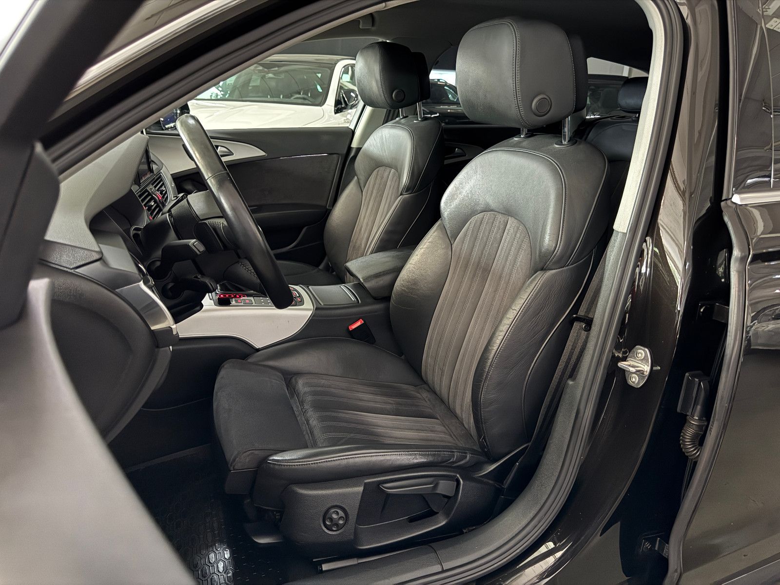 Fahrzeugabbildung Audi A6 3.0 TDI QUATTRO SPORT MOTORSOUND NAVI ACC LED