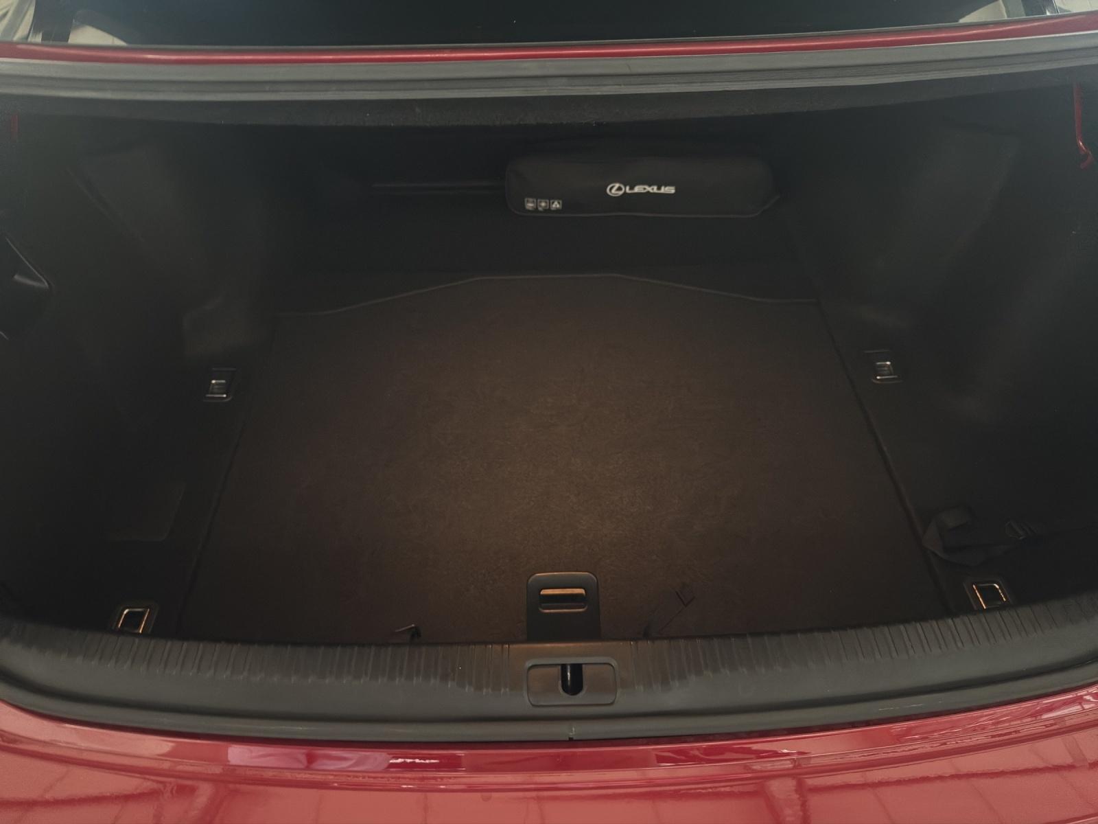 LEXUS IS 300H 2.5 HYBRIDE 181ch - GPS - PHARES LED - SIÈGES CHAUFFANTS - ANGLE MORT