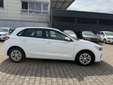 Hyundai i30 Pure 1.4 / Klima - Hyundai i30 Pure mit Benzin-Antrieb