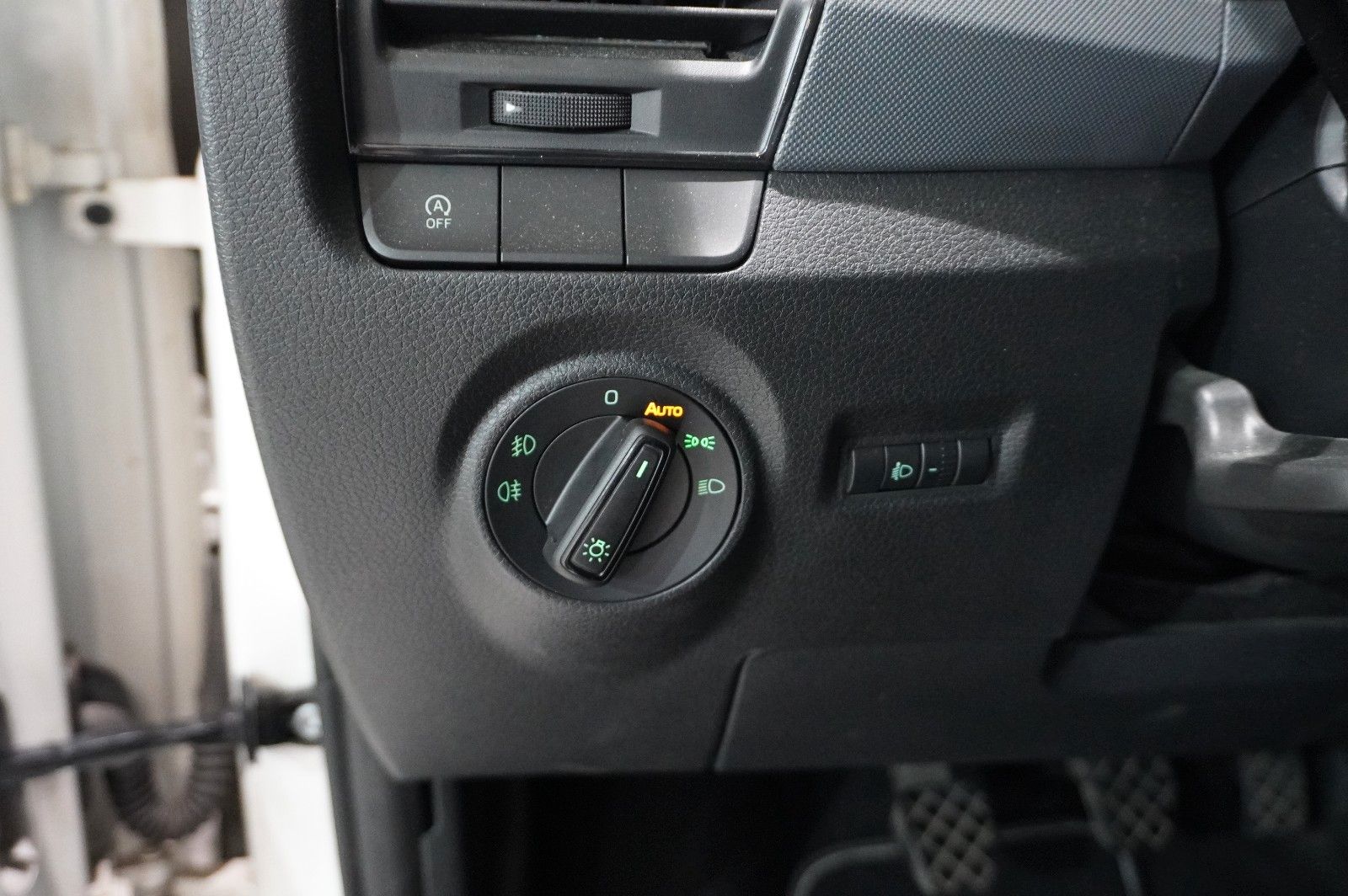Fahrzeugabbildung SKODA Fabia 1.0 ACTIVE 5-TÜR LED/KLIMA/USB/NEBEL/BT