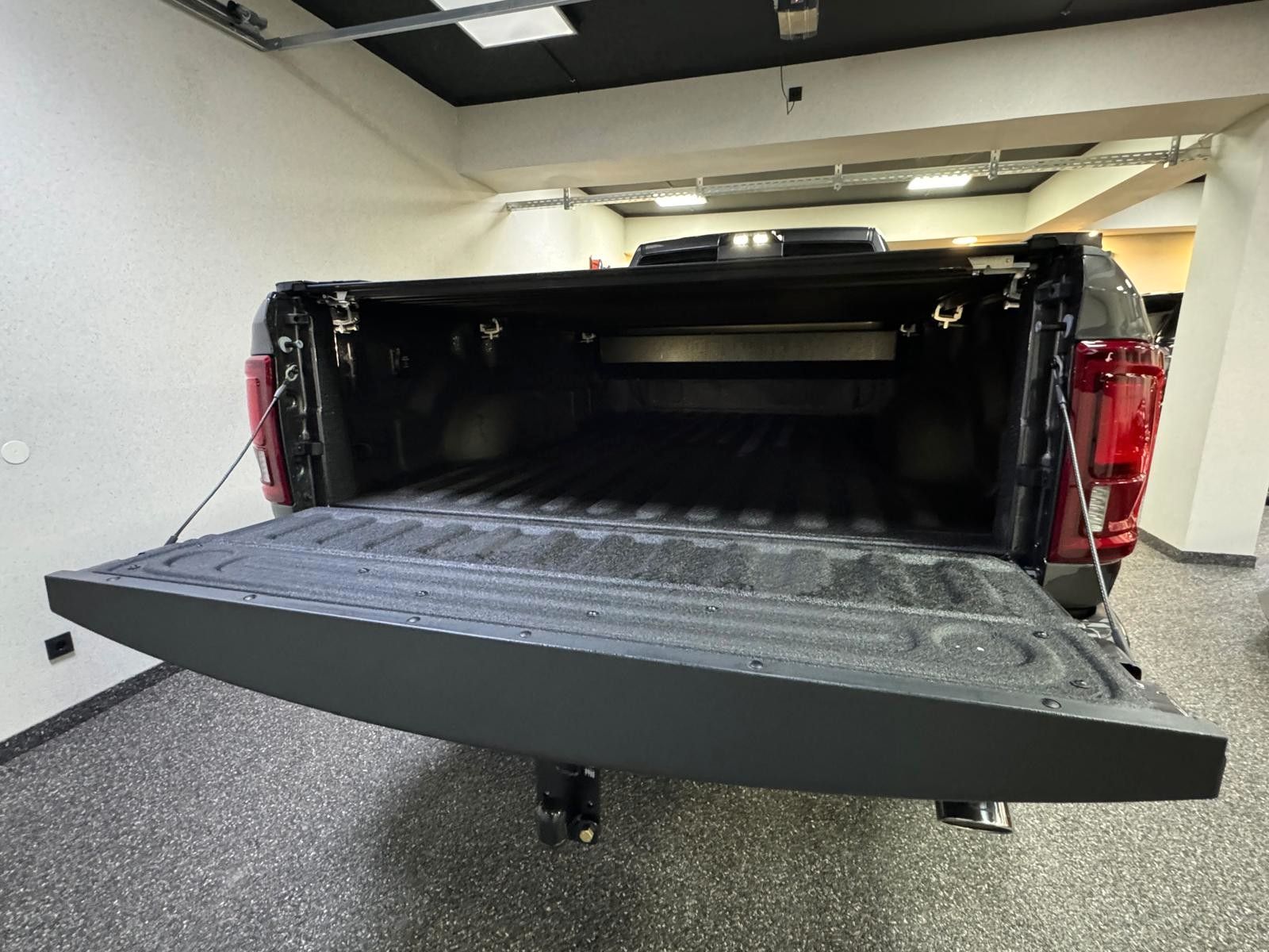 Fahrzeugabbildung Dodge RAM 3500 LARAMIE AEV OFF ROAD 6.4L-V8 37"-LONG