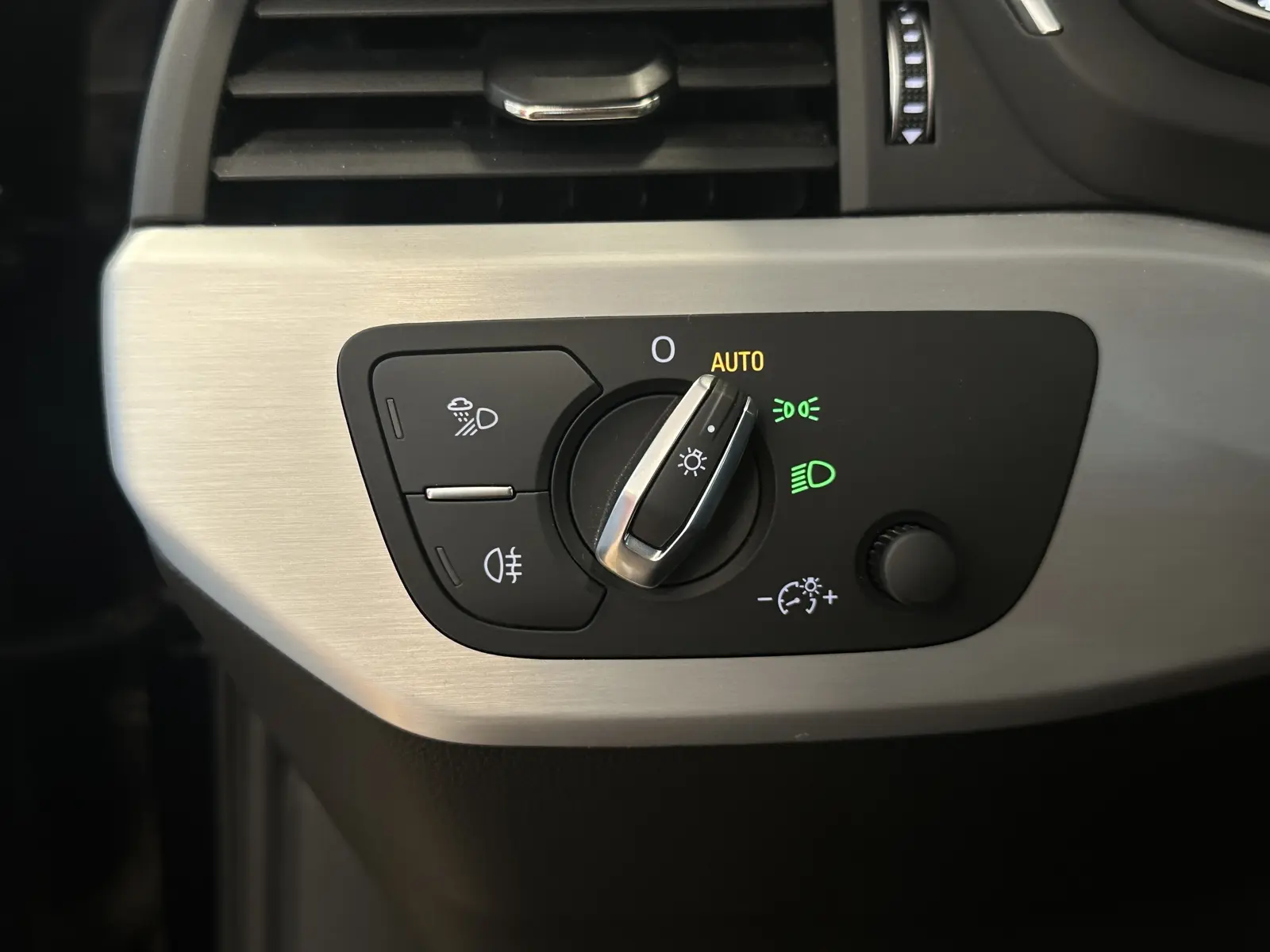 Audi A4 40 TFSI*S-line*AHK*S.dach*1.hand*SHZ*Navi*LED, миниатюра 28