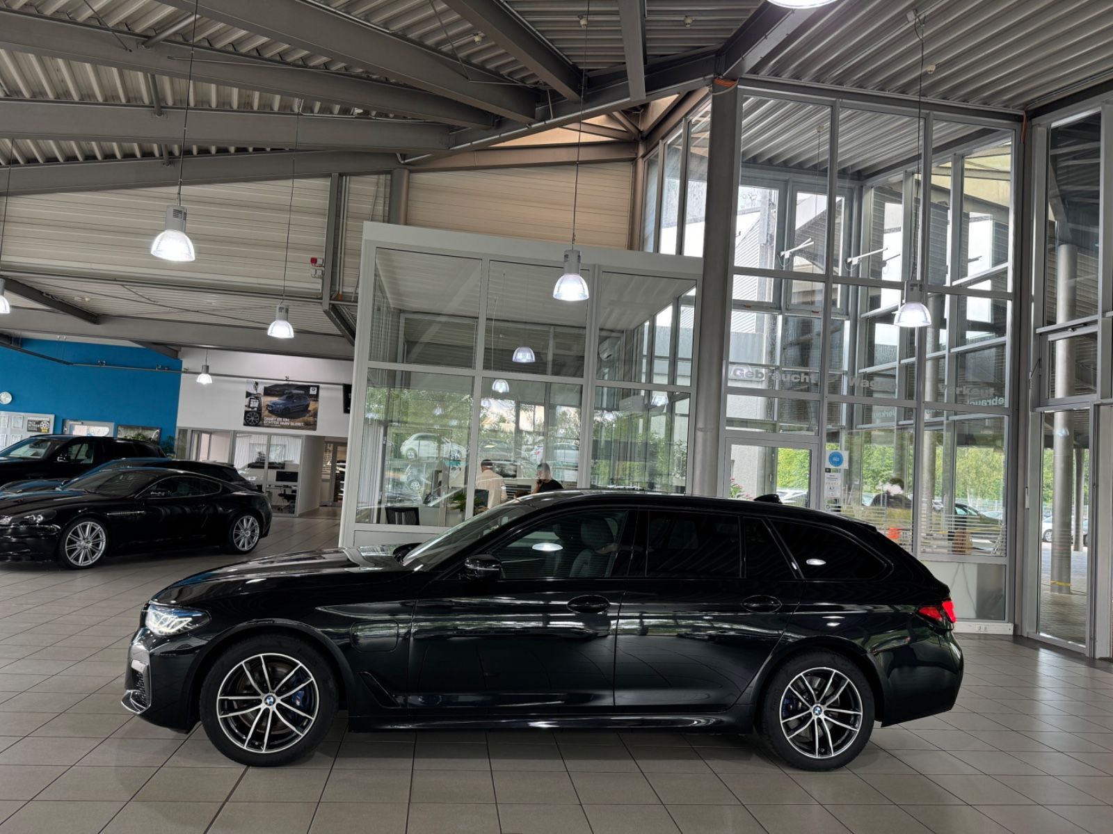 Fahrzeugabbildung BMW 530e xD M Sport Kamera Laser HUD DAB HiFi Komfor