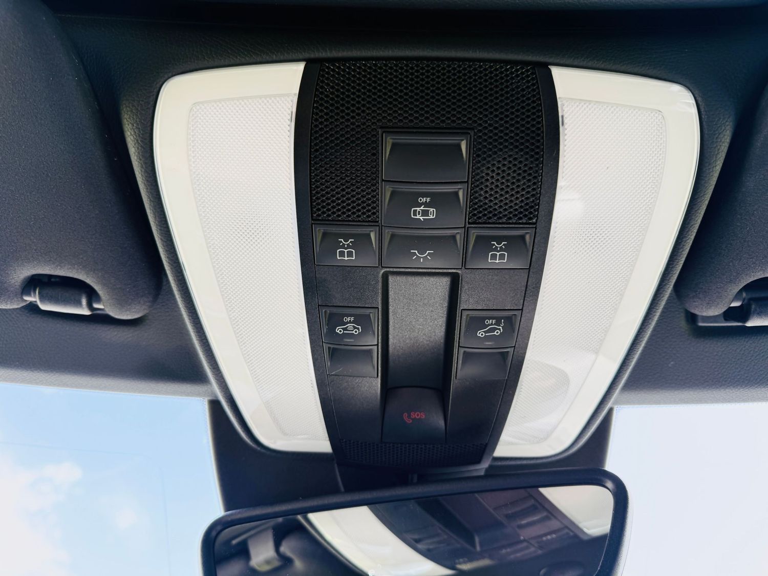 Fahrzeugabbildung Mercedes-Benz E 200 CABRIO SPORTPAKET - Autom., LED, Navi, PTS
