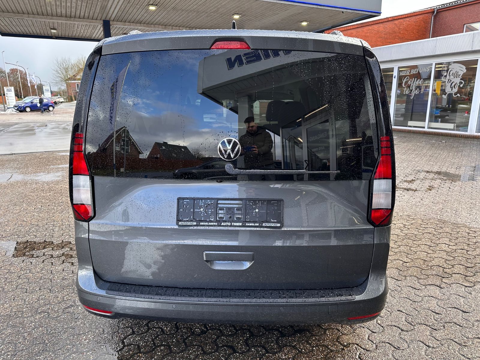 Fahrzeugabbildung Volkswagen Caddy Maxi 2.0 TDI DSG Pano/ACC/LED/APP/7-Sitzer