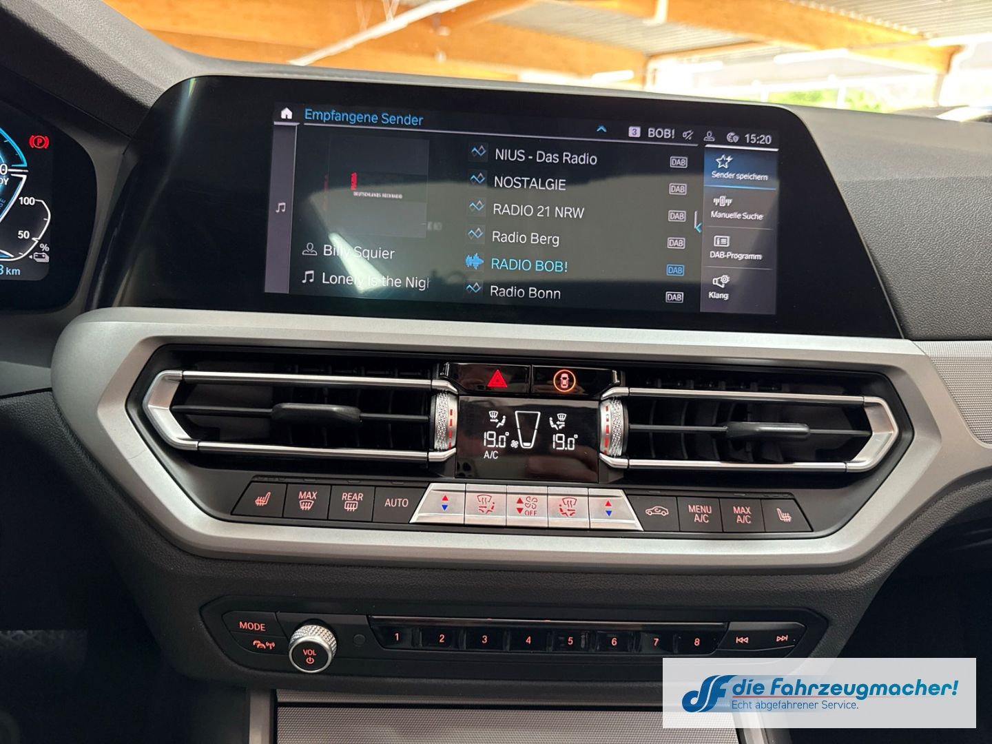 Fahrzeugabbildung BMW 330 e xDrive Advantage Touring Park-Assistent AH