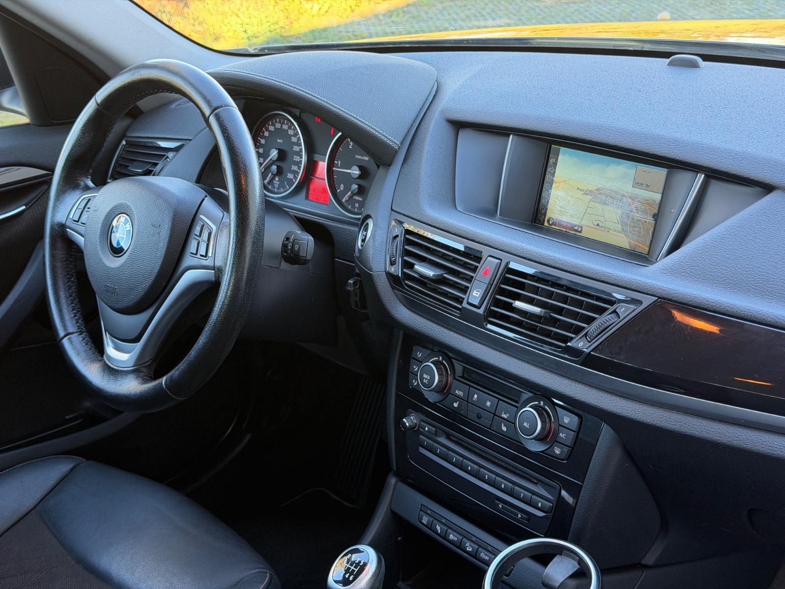 BMW X1 xDrive18d 143 ch • xLine • 4x4 • Bi-Xénon • GPS • Sièges chauffants