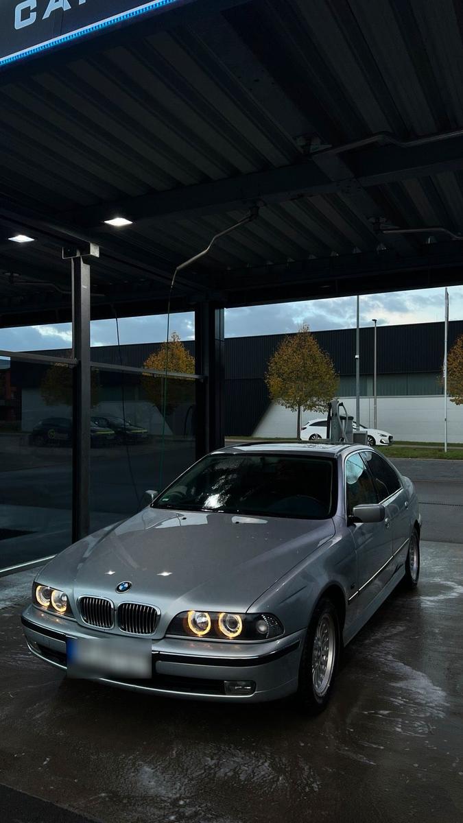 BMW 523