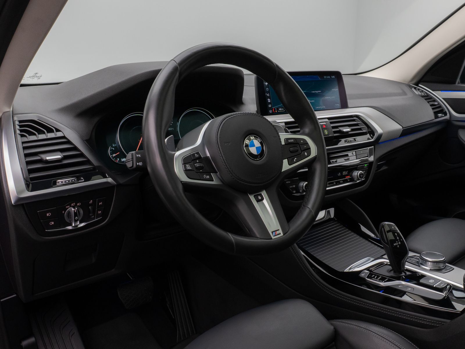Fahrzeugabbildung BMW X4 xD30i xLine Panorama Kamera HUD HiFi DisplKey
