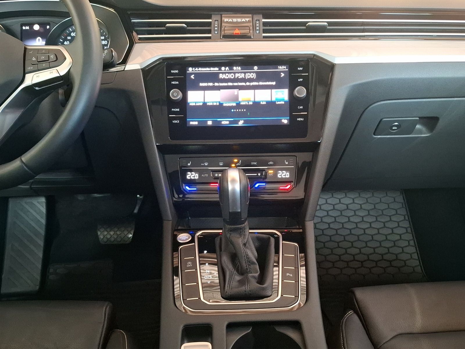 Fahrzeugabbildung Volkswagen Passat Variant TDI Business DSG LED Navi ACC RFK