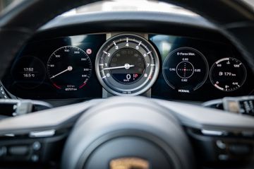 Porsche 992 Carrera 4S Cabriolet | PDCC | BOSE | 18Wege