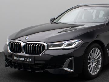 Fahrzeugabbildung BMW 530d LuxuryLine Pano Kamera Laser HUD DAB HiFi