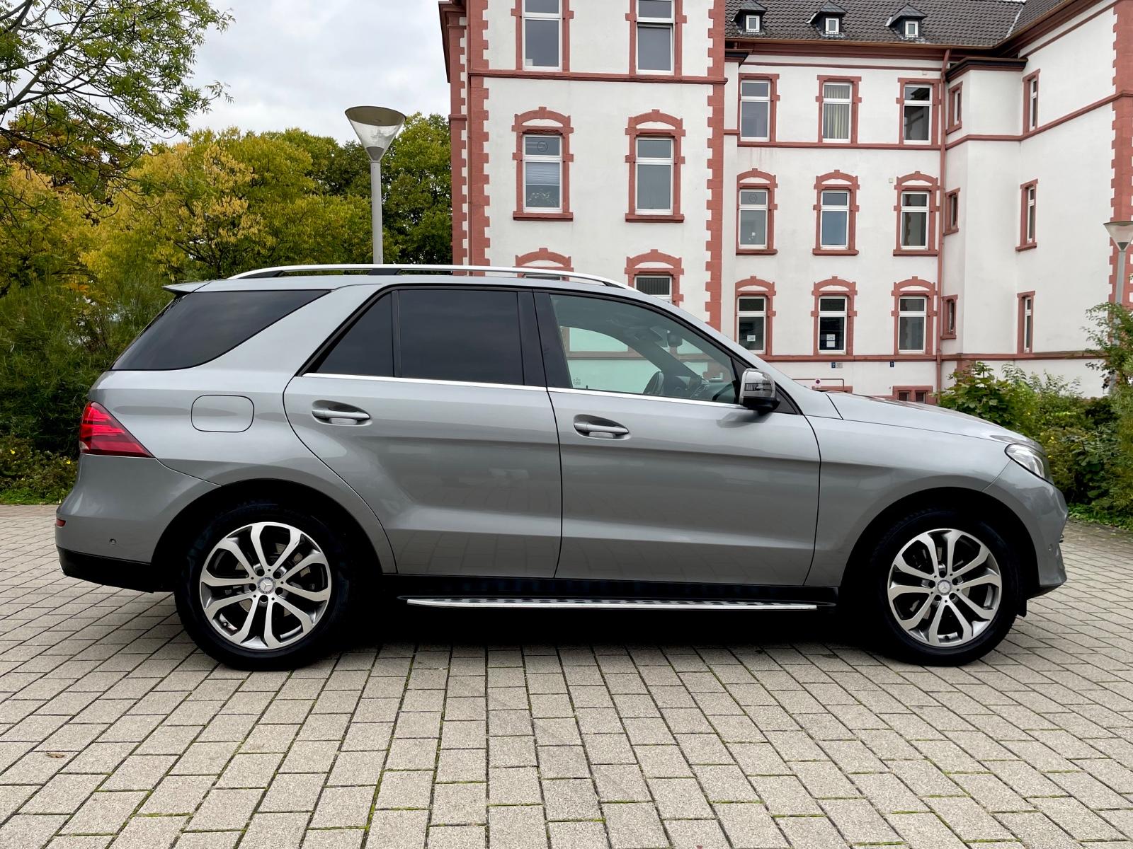 Mercedes-Benz GLE 350 AMG-Line Interieur-4Matic-R.Kamera-Pano