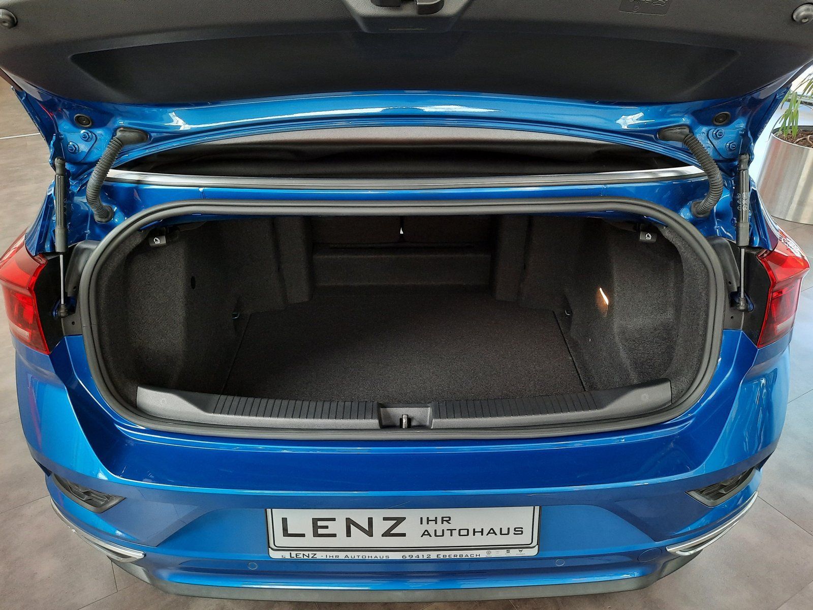 Fahrzeugabbildung Volkswagen T-Roc Cabrio R-Line TSI DSG *Cam*ACC*App*LED*