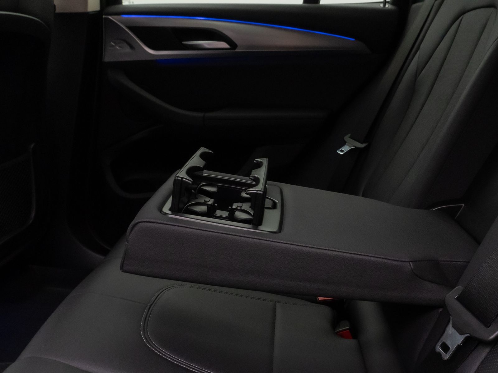 Fahrzeugabbildung BMW X3 xD20d KameraDAB HiFi Leder Alarm Sport 18Zoll