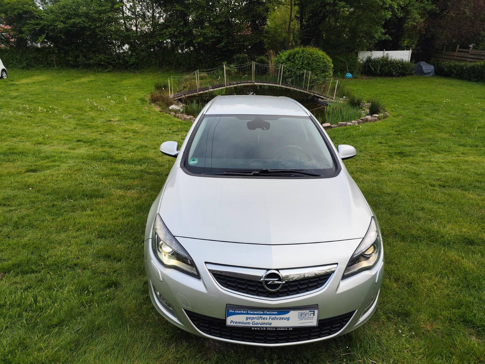 Opel Astra J Sports Tourer Innovation-AHK-ÖL&TÜV NEU