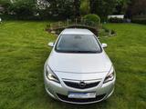 Opel Astra J Sports Tourer Innovation-AHK-ÖL&TÜV NEU - Opel Astra aus 2011 mit Diesel-Antrieb
