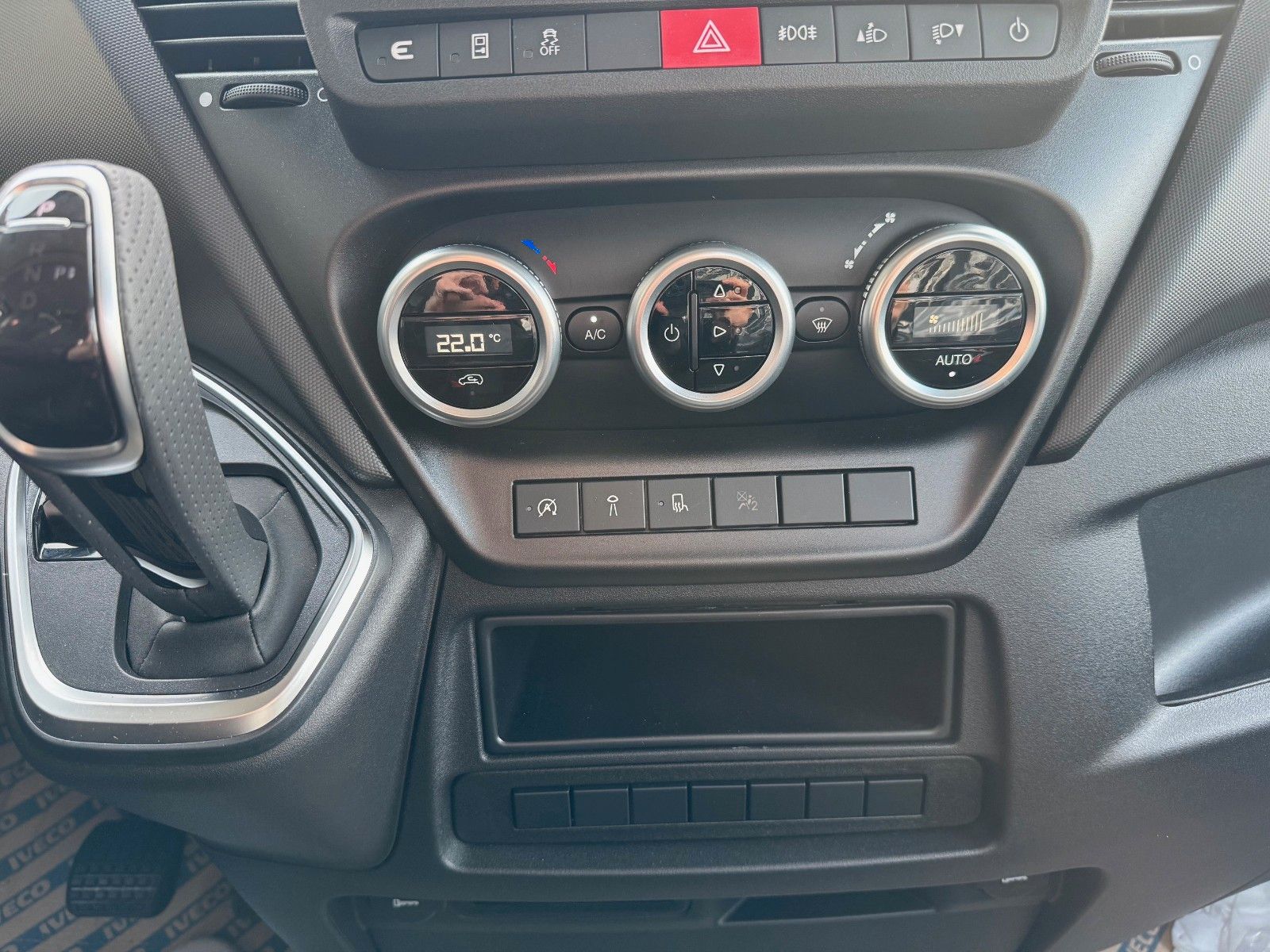 Fahrzeugabbildung Iveco Daily 35S14 HA8 Fahrgestell *R3.450mm*AHK*Luft*