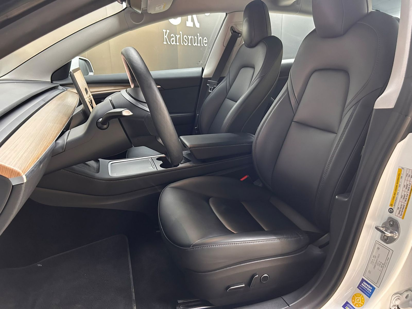 Fahrzeugabbildung Tesla Model 3 Long Range Dual AWD PANO+LED+NAVI+KAM+WP