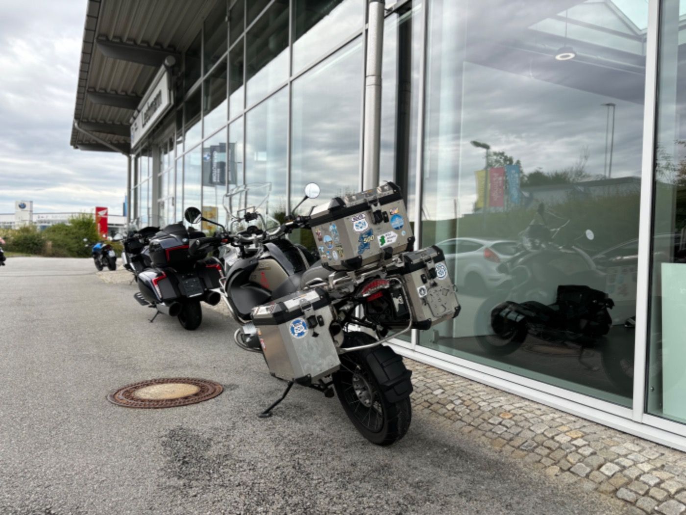 Fahrzeugabbildung BMW R 1200 GS Adventure 90 Jahre Sondermodell Koffer