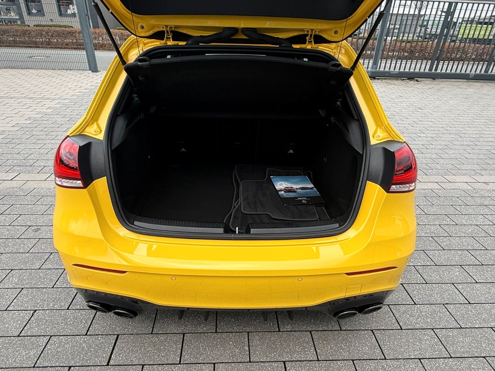 Fahrzeugabbildung Mercedes-Benz A 45 AMG Sonderausstattung: AMG Performance Sit