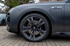 BMW M760 – 9 / 30