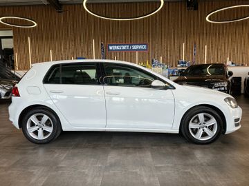 MYAUTOCENTER – Gebraucht- und Jahreswagen mit Werkstattservice in Pfaffenhofen Volkswagen Golf VII *TÜV0228*STHZ*KLIMA*NAV*PDC*BLTH*CD*