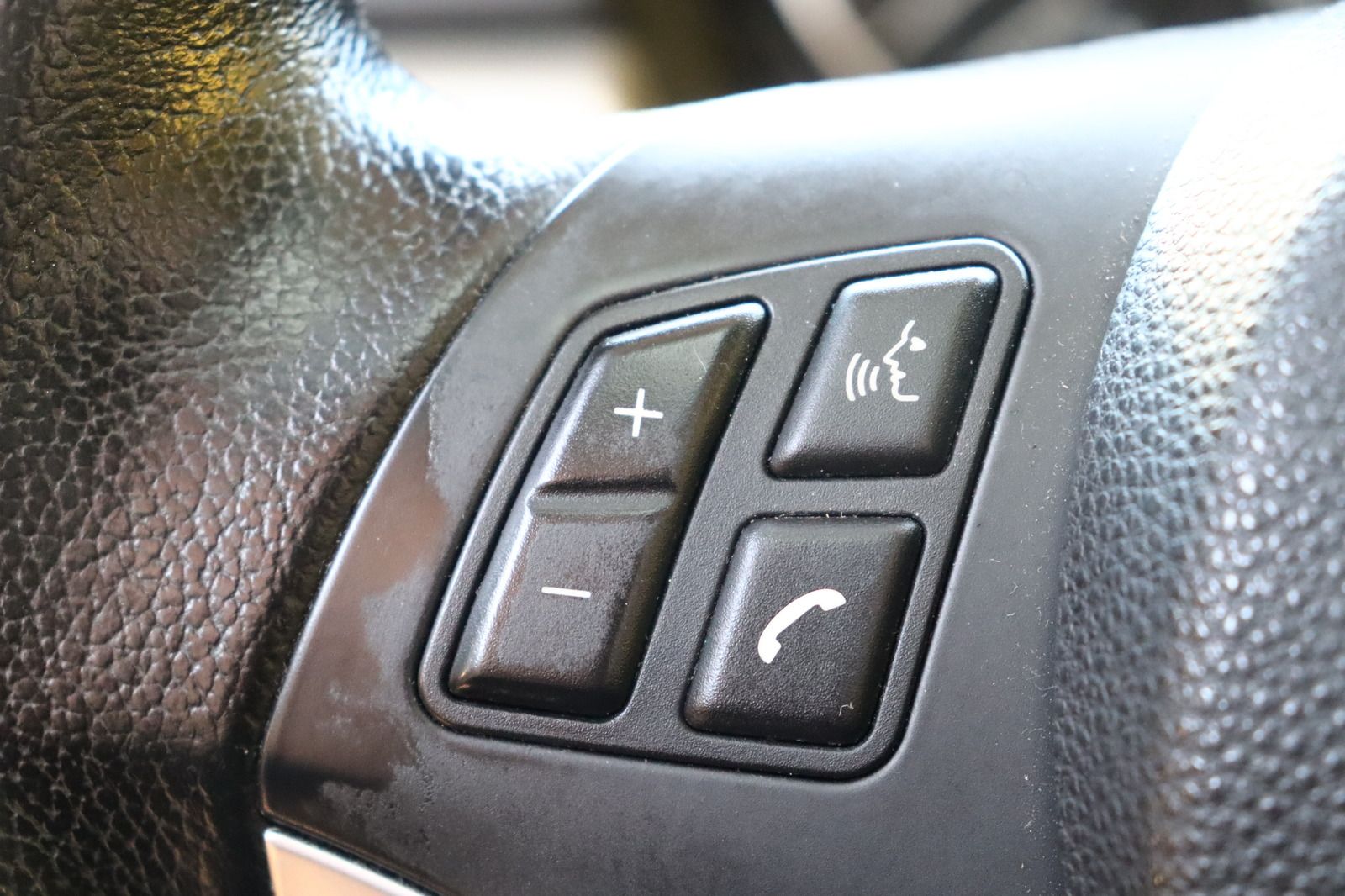 Fahrzeugabbildung BMW 318 i Touring * Xenon * SHZ * Navi