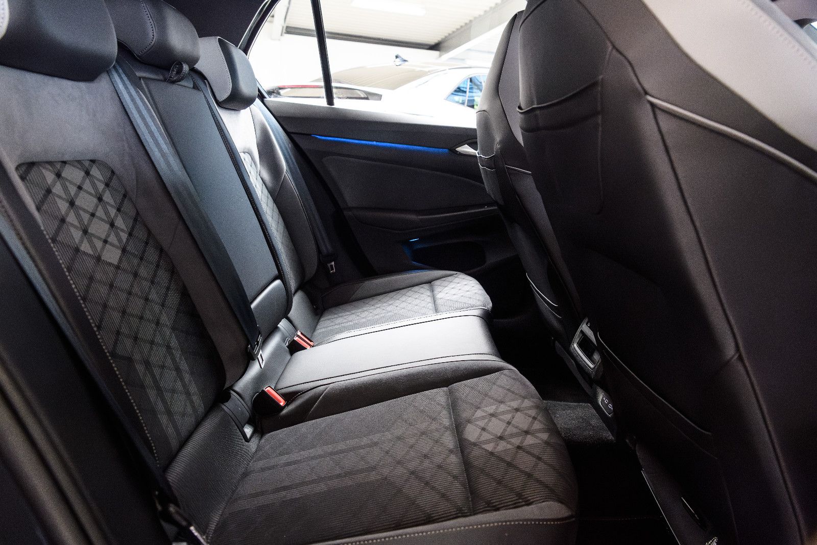 Fahrzeugabbildung Volkswagen Golf VIII R-Line +Led +Keyless+We Connect Plus