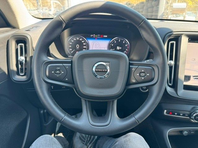Fahrzeugabbildung Volvo XC 40 Momentum Core Assistenten AHK LED